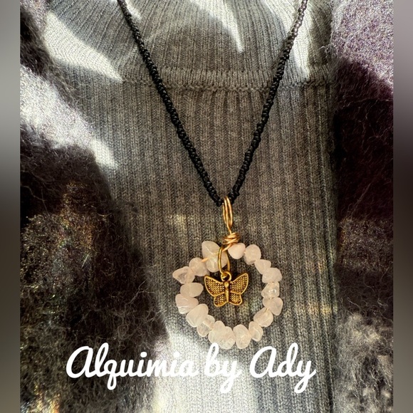 Maximalist pink quartz chips charms necklace - Picture 1 of 3